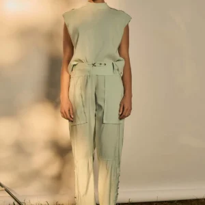 Calça em cupro botões